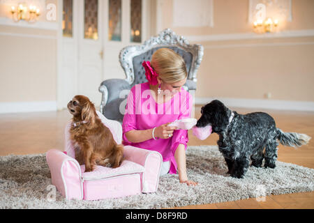 Maja Synke Prinzessin von Hohenzollern präsentiert ihre Tiersammlung. Stockfoto