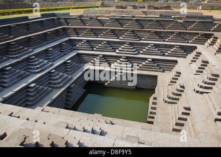 Stufenbrunnen oder Pushkarni, Hampi, Indien Stockfoto