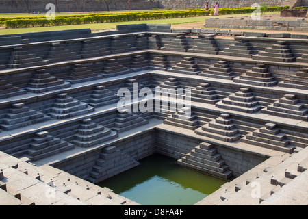 Stufenbrunnen oder Pushkarni, Hampi, Indien Stockfoto