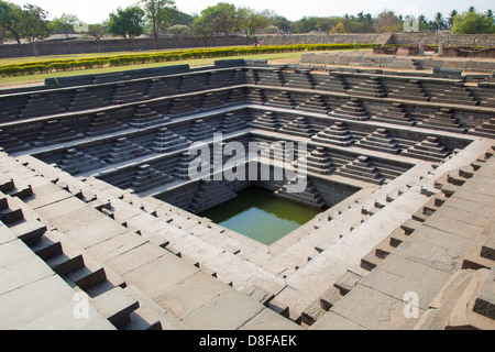 Stufenbrunnen oder Pushkarni, Hampi, Indien Stockfoto