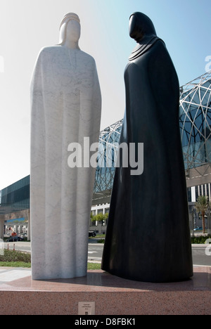 Granit-Skulptur der Arabische Mann & Woman "Together" von Lutfi Romhein Stockfoto