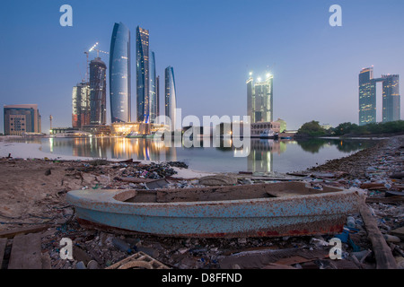 Etihad Towers in Abu Dhabi bei Sonnenaufgang, Vereinigte Arabische Emirate Stockfoto