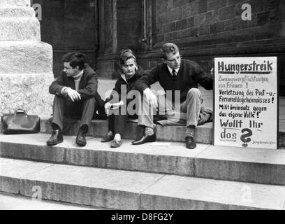 Junge Democratcs wurden in den Hungerstreik getreten seit dem 22. Mai 1968 zum protest gegen die Notstandsgesetze. Stockfoto