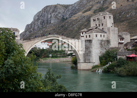 Das kürzlich umgebaute alte Brücke in Mostar, Bosnien. Stockfoto