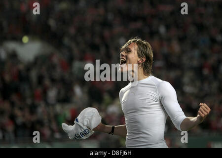 Hoffenheim Jannik Vestergaard feiert nach die deutschen Bundesliga-Abstieg-Spiel zwischen FC Kaiserslautern und der TSG 1899 Hoffenheim am Fritz-Walter-Stadion in Kaiserslautern, Deutschland, 27. Mai 2013. Hoffenheim besiegte Kaiserslautern in der zweiten Abstieg Match 2: 1 und bleibt in der Bundesliga. Foto. FREDRIK VON ERICHSEN Stockfoto