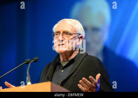 Hay on Wye, UK. 27. Mai 2013.   JOHN SUTHERLAND anlässlich der Hay Festival, Powys, Wales UK Phot Credit: Keith Morris/Alamy Live-Nachrichten Stockfoto