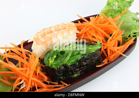 Das Sushi aus Garnelen und Seetang, Sushi ist eine Nahrung des japanischen. Stockfoto