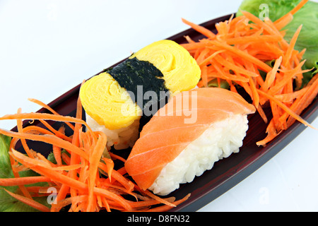 Hergestellt aus Fisch und Eiern, Sushi Sushi ist eine Nahrung des japanischen. Stockfoto