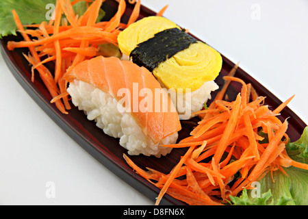 Hergestellt aus Fisch und Eiern, Sushi Sushi ist eine Nahrung des japanischen. Stockfoto