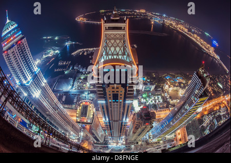 Blick auf Elite Residence und Palm Jumeirah, Dubai, Vereinigte Arabische Emirate Stockfoto