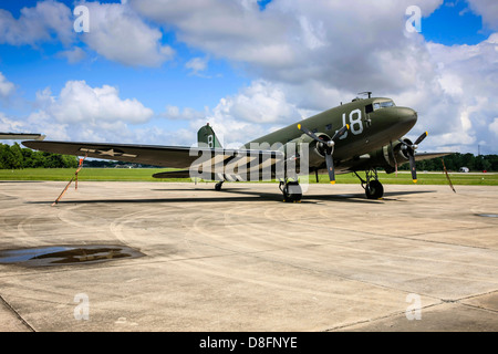 Eine Fame Douglas C47 Dakota des d-Day auf dem Fantasy of Flight-Flugplatz bei Polk City FL Stockfoto