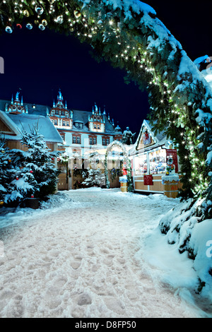 Weihnachtsmarkt bei Nacht in Coburg, Deutschland Stockfoto