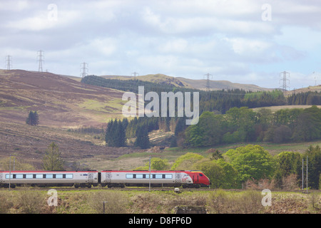 Klasse 390 Pendolino Jungfrau Zug am Shap Wells, Cumbria, England, UK Stockfoto