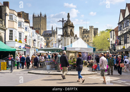 Zentrum von Wells, Somerset, England, Vereinigtes Königreich mit Markt und Geschäfte Stockfoto