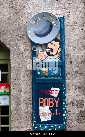 Ein Schild an der Musee Boby Lapointe in den südlichen französischen von Pezenas. Stockfoto