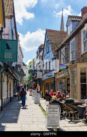 Cafe und old street scene in Frome, Somerset UK Stockfoto