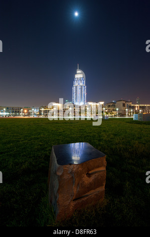 Adresse Hotel nachts im Mondlicht mit Reflexionen, Downtown Dubai, Vereinigte Arabische Emirate Stockfoto