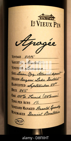 Le Vieux Pin, Apogee Merlot 2005 kanadischen Wein Etikett auf der Flasche. 131827 Wine Flasche Stockfoto