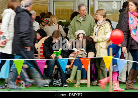 Hay on Wye, Powys, Wales, UK. Dienstag, 28. Mai 2013 im Bild: Hay Festival Farbe.  Re: Der Telegraph Hay Festival, Hay on Wye, Powys, Wales. Bildnachweis: D Legakis / Alamy Live News Stockfoto