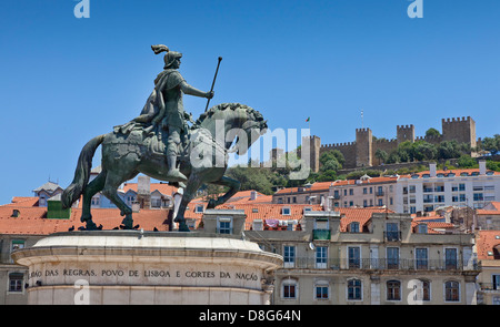 Bronzene Reiterstatue von König John 1, Praça da Figueira, St.-Georgs Burg, Lissabon, Portugal. Stockfoto