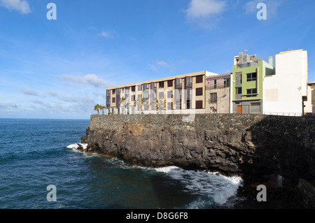 Appartements auf einer Klippe, Paseo De La Canteras, Las Palmas de Gran Canaria, Gran Canaria, Kanarische Inseln, Spanien, Europa Stockfoto