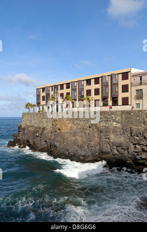Appartements auf einer Klippe, Paseo De La Canteras, Las Palmas de Gran Canaria, Gran Canaria, Kanarische Inseln, Spanien, Europa Stockfoto