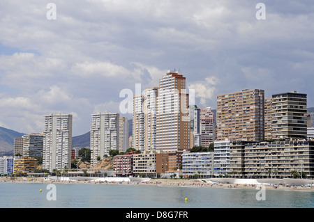 Wolkenkratzer auf der Playa Poniente Stockfoto