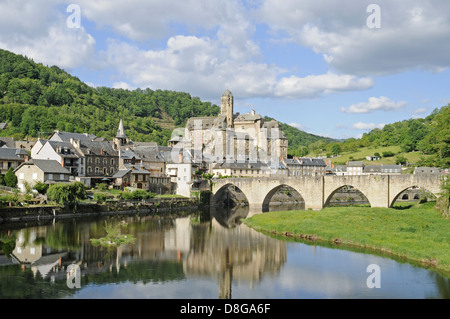 Pont Sur le Lot überbrücken Stockfoto