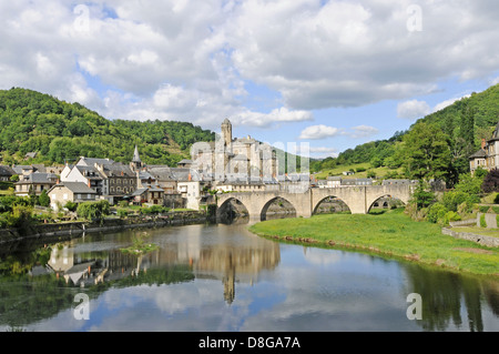 Pont Sur le Lot überbrücken Stockfoto