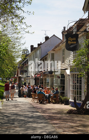 Pflaster-Restaurants und Cafés in Tenterden Kent England UK GB Stockfoto