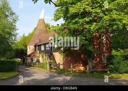 Konvertiert Oast House im malerischen Dorf Smarden in Kent, England, UK, GB Stockfoto