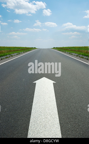 Straße Kennzeichnung Pfeil Stockfoto