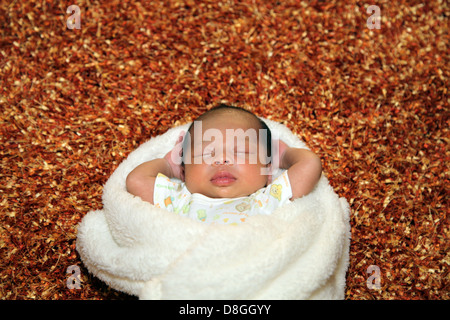 Neugeborenen auf Rückseite Stockfoto