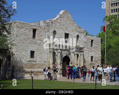 Das Alamo in San Antonio, Texas, ist ein historischer Ort, der für seine Rolle in der Texas Revolution bekannt ist. Die ehemalige Mission, die sich in Fort verwandelt hat, ist ein Symbol für Tapferkeit und Widerstand. Stockfoto
