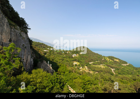 Blick von der Krim Gebirge Richtung Schwarzes Meer, Jalta, Krim, Ukraine Stockfoto