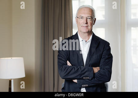 Exklusiv: Der ehemalige Fußballspieler und aktueller Ehrenpräsident des FC Bayern München, Franz Beckenbauer am 16.05.2013 in Hamburg. Foto: Robert Schlesinger Stockfoto