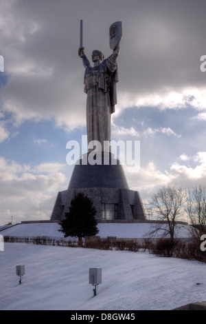 Denkmal in Kiew - Rodina - Mutter im Himmelshintergrund Stockfoto