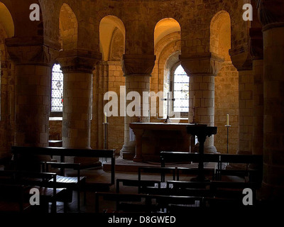 Die Kapelle St. Peter ad Vincula befindet sich im Tower of London. Diese historische Kapelle ist bekannt für ihre Verbindung mit der königlichen Geschichte und dient als Begräbnisstätte für mehrere bemerkenswerte Persönlichkeiten. Stockfoto
