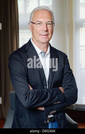 Exklusiv: Der ehemalige Fußballspieler und aktueller Ehrenpräsident des FC Bayern München, Franz Beckenbauer am 16.05.2013 in Hamburg. Foto: Robert Schlesinger Stockfoto