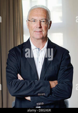 Exklusiv: Der ehemalige Fußballspieler und aktueller Ehrenpräsident des FC Bayern München, Franz Beckenbauer am 16.05.2013 in Hamburg. Foto: Robert Schlesinger Stockfoto