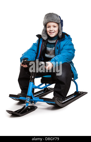 Kind auf Schnee-Scooter oder Schneemobil-Spielzeug Stockfoto