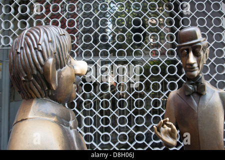 Tünnes und Schael sind zwei Figuren aus der Marionette Theater Köln. Denkmal von Wolfgang Reuter, Köln Stockfoto