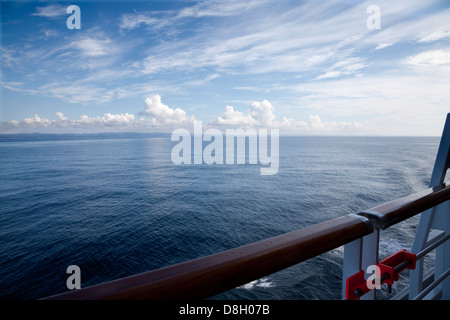 Seelandschaft mit Wolken am Schiff Kreuzfahrt navigation Stockfoto