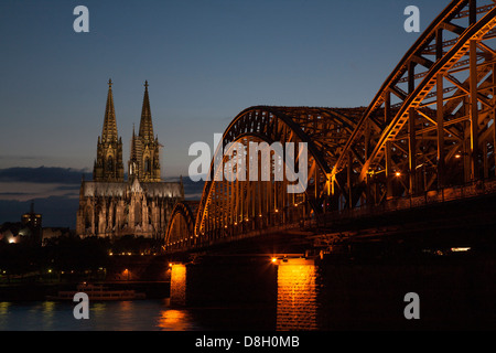 Panoramablick auf der Hohenzollernbrücke und Dom, Köln Stockfoto