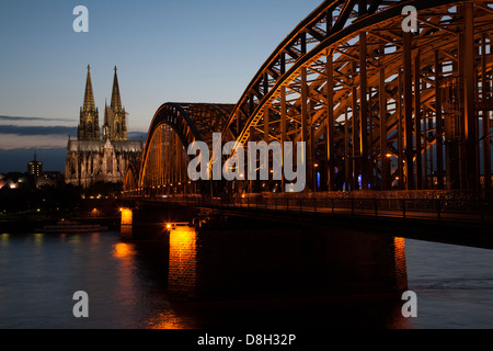 Panoramablick auf der Hohenzollernbrücke und Dom, Köln Stockfoto