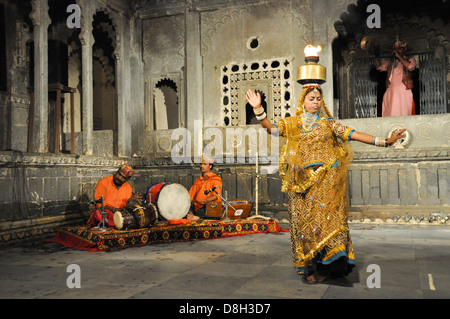 Traditionellen Rajasthani Tänzerin Jodhpur, Rajasthan, Indien Stockfoto