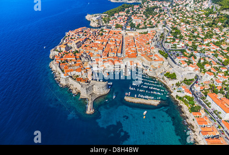 Aerial Helikopter schießen von Dubrovnik Altstadt. Hauptstraße Stradun (Placa) sichtbar. Stockfoto