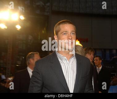 Brad Pitt am Welt-premiere von "Troja" in Berlin. Stockfoto