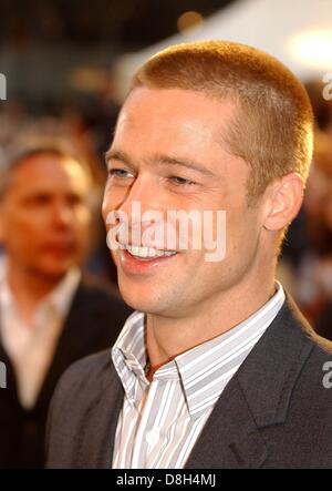 Brad Pitt am Welt-premiere von "Troja" in Berlin. Stockfoto