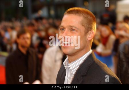 Brad Pitt am Welt-premiere von "Troja" in Berlin. Stockfoto